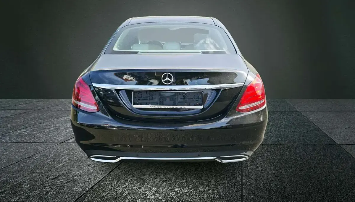 Gebraucht Mercedes C200 Avantgarde 184 PS (135 kW) 2015 Obsidianschwarz Limousine