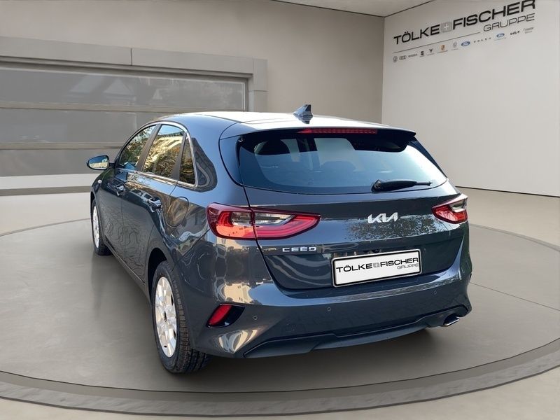 Neu Kia Ceed Comfort 140 PS (102 kW) 2025 Grau Kleinwagen