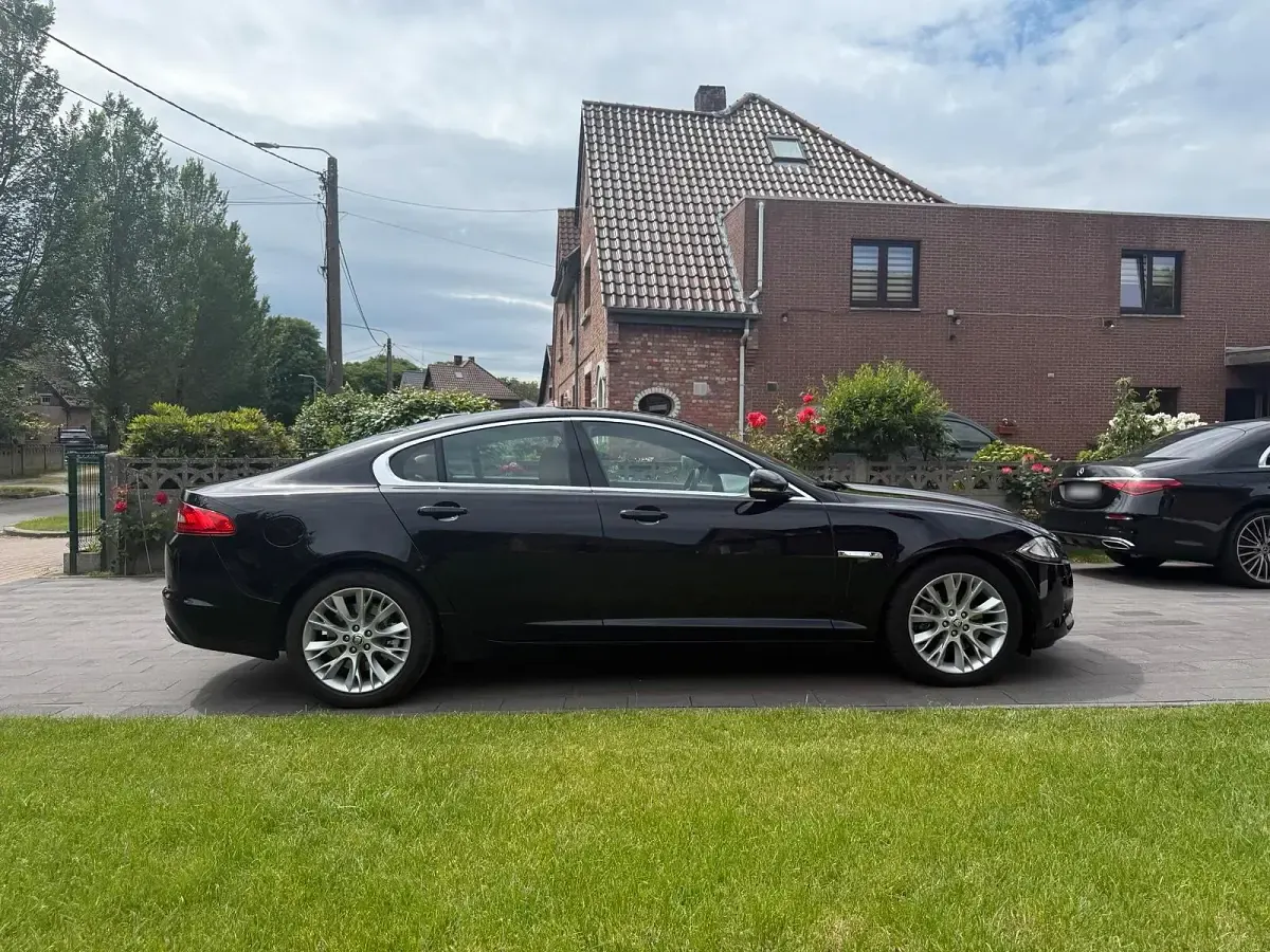 Gebraucht Jaguar XF 190 PS (139 kW) 2012 Schwarz Limousine