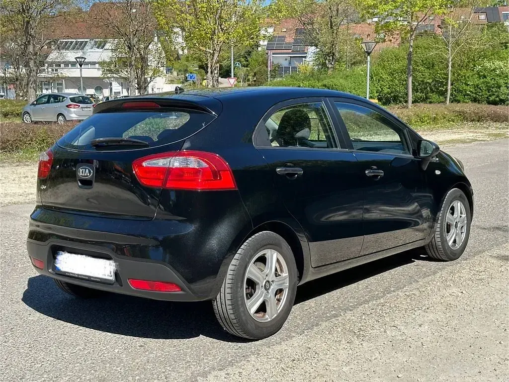 Second-hand Kia Rio 86 CP (63 kW) 2013 Negru Berlinǎ