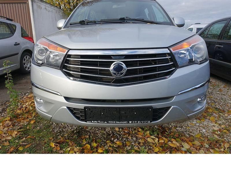 Gebraucht Ssangyong (KGM) Rodius 178 PS (130 kW) 2017 Silber Van / Kleinbus