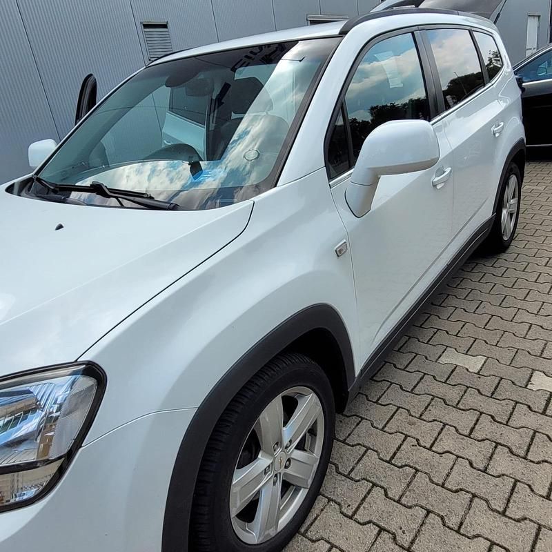 Gebraucht Chevrolet Orlando 162 PS (119 kW) 2012 Weiß Van / Kleinbus