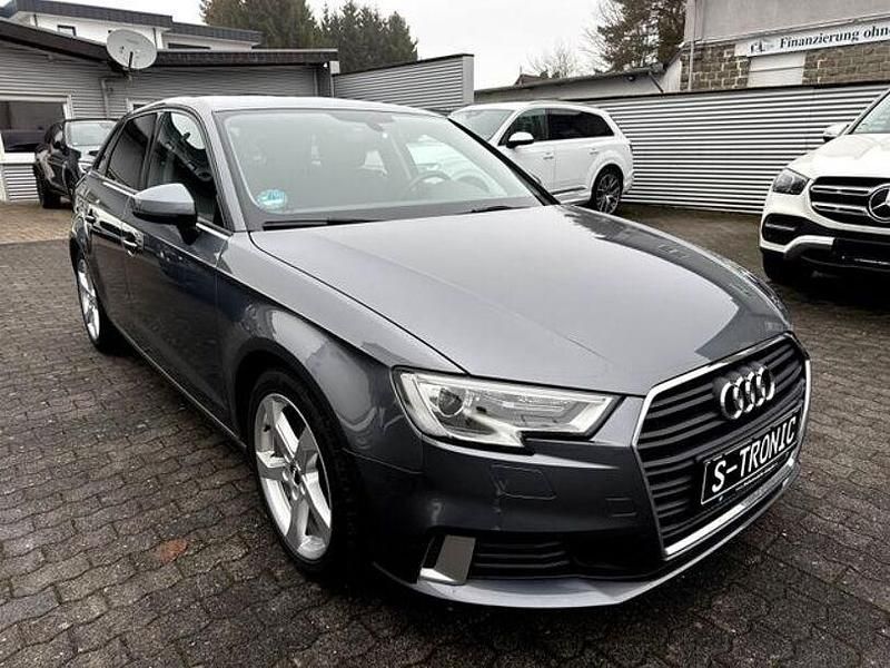 Gebraucht Audi A3 Sport 150 PS (110 kW) 2018 Grau Limousine