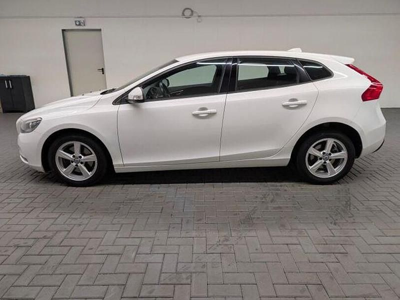 Gebraucht Volvo V40 120 PS (88 kW) 2016 Solidweiss Kombi