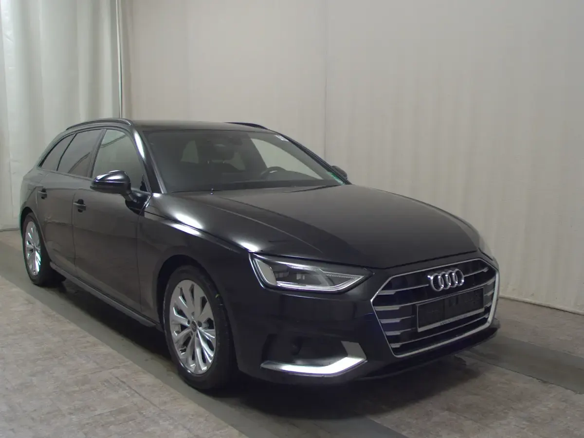 Używany Audi A4 Ambiente 163 KM (119 kW) 2023 Czarny Kombi
