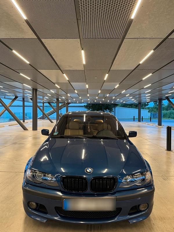 Blau Gebraucht 2002 BMW 325 Limousine | 5.000 € (Fairer Preis) - Bild 1/4