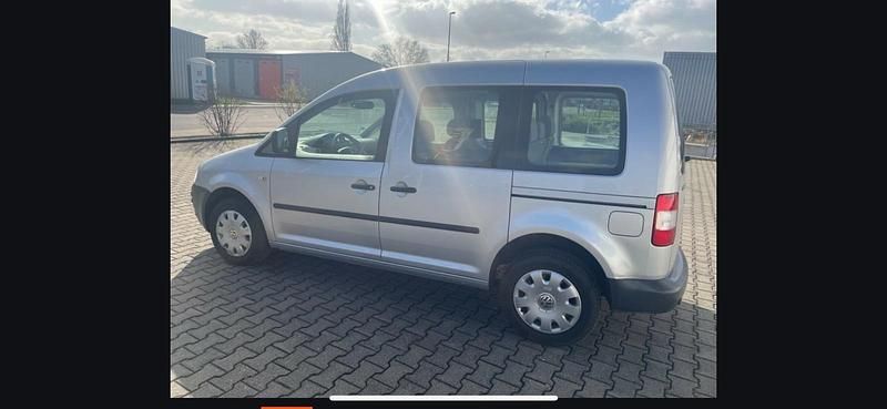 Second-hand VW Caddy 105 CP (77 kW) 2009 Argintiu Monovolum