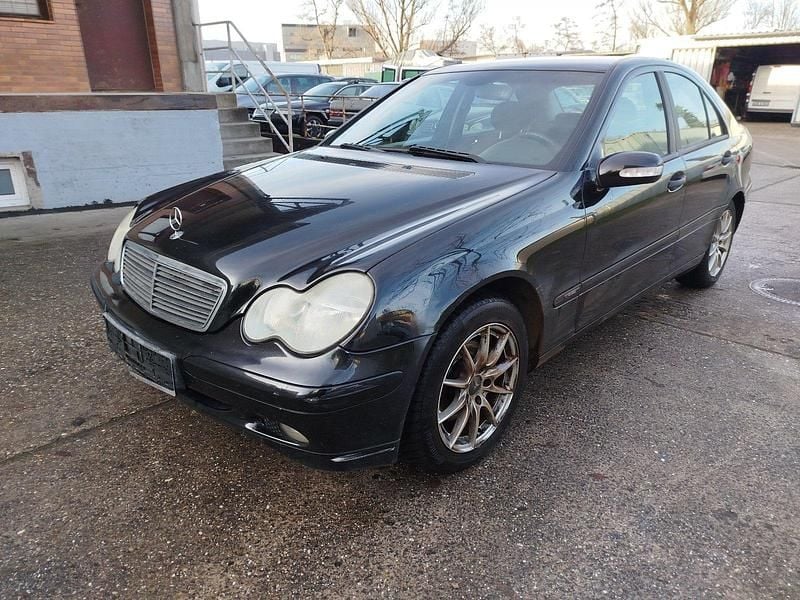 Schwarz Gebraucht 2003 Mercedes C180 Limousine | 1.450 € (Superpreis) - Bild 1/4