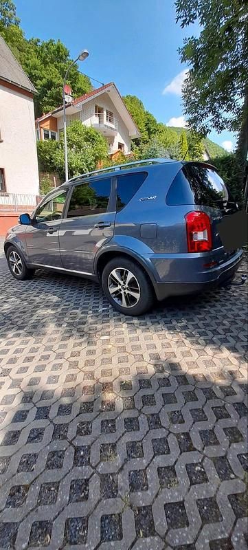 Grau Gebraucht 2017 Ssangyong Rexton SUV | 17.500 € - Bild 1/4