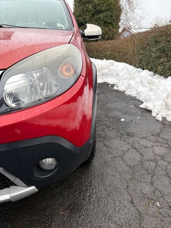 Gebraucht Dacia Sandero Stepway 84 PS (61 kW) 2011 Rot Limousine