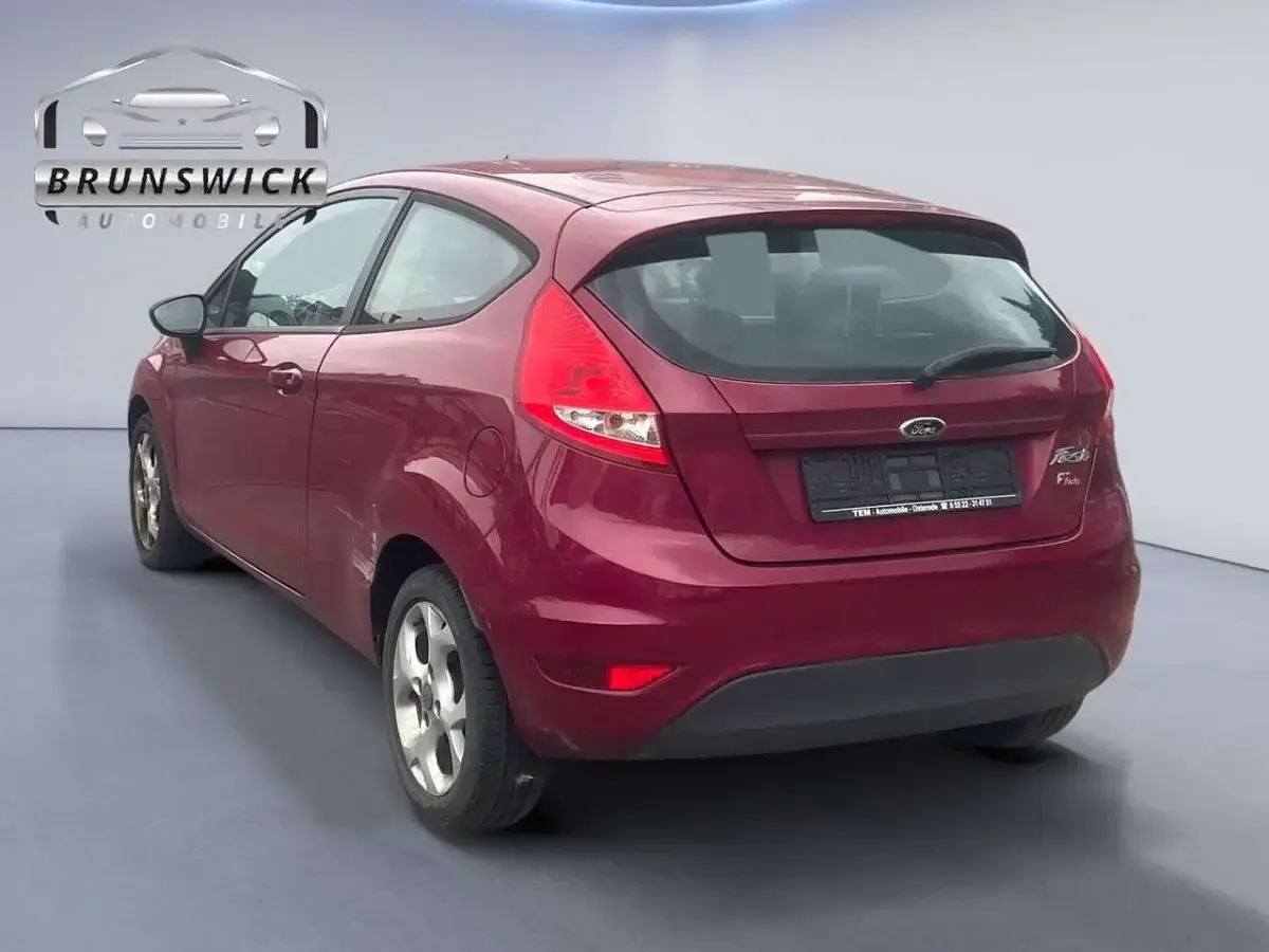 Gebraucht Ford Fiesta Trend 60 PS (44 kW) 2011 Hot magenta Kleinwagen