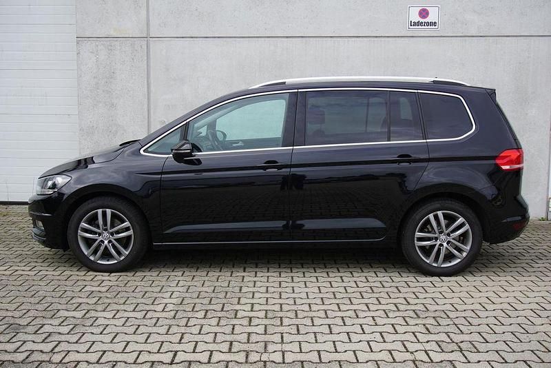 Gebraucht VW Touran S 190 PS (139 kW) 2016 Deep black perleffekt Van / Kleinbus