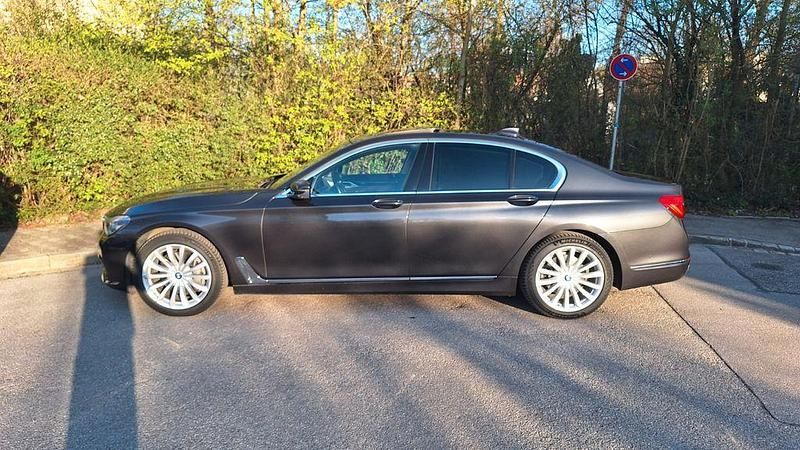 Second-hand BMW 730 Performance 265 CP (194 kW) 2018 Negru Berlinǎ
