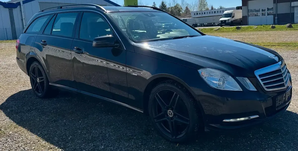 Gebraucht Mercedes E220 170 PS (125 kW) 2011 Schwarz Kombi
