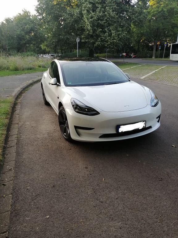 Weiß Gebraucht 2023 Tesla Model 3 RWD Limousine | 33.200 € (Fairer Preis) - Bild 1/4