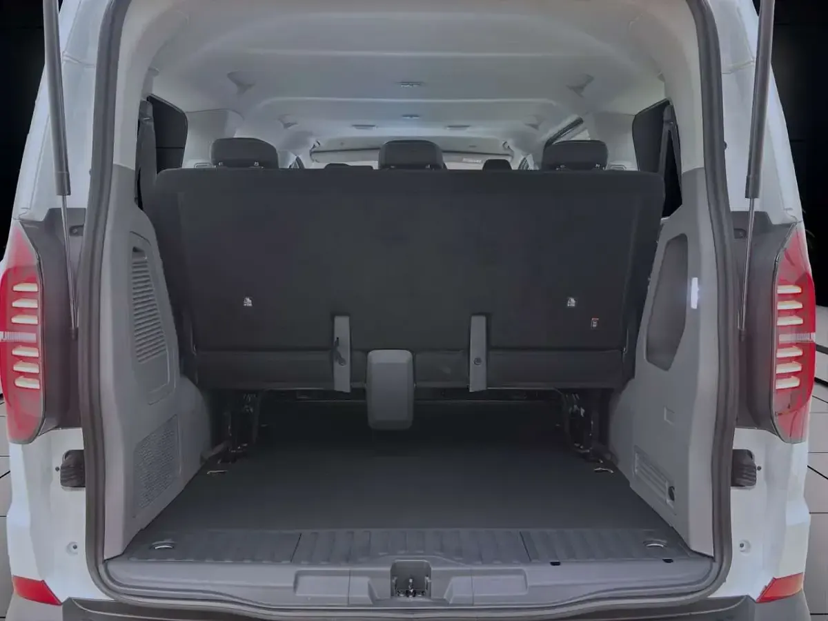 Neu VW T7 110 PS (80 kW) 2025 Clear white Van