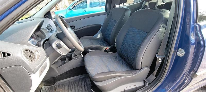 Gebraucht Renault Clio II 85 PS (62 kW) 2006 Blau Kleinwagen