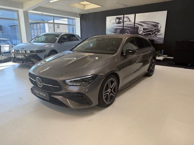 Grau Gebraucht 2023 Mercedes CLA200 Shooting Brake AMG Kombi | 33.690 € (Fairer Preis) - Bild 1/4