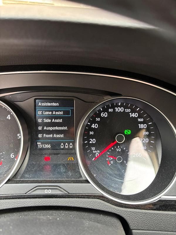 Gebraucht VW Passat Highline 150 PS (110 kW) 2016 Blau Kombi