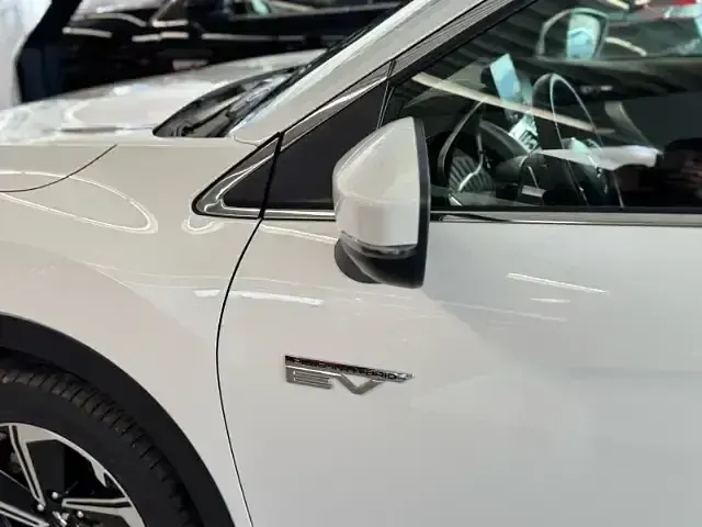 Gebraucht Mitsubishi Eclipse Cross Plus 188 PS (138 kW) 2022 Weiß SUV