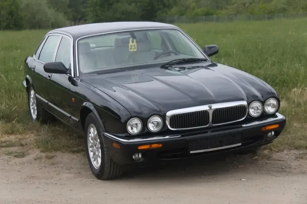 Używany Jaguar XJ Executive 237 KM (174 kW) 2001 Czarny Sedan/Limuzyna