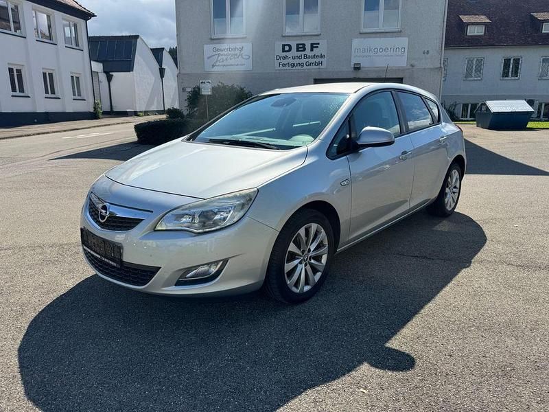 Silber Gebraucht 2012 Opel Astra Limousine | 4.100 € (Fairer Preis) - Bild 1/4