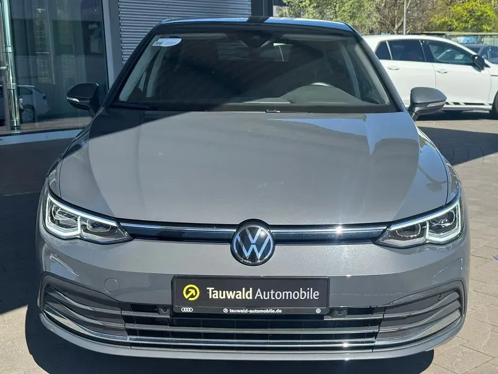 Second-hand VW Golf VIII Active 150 CP (110 kW) 2022 Gri Berlinǎ