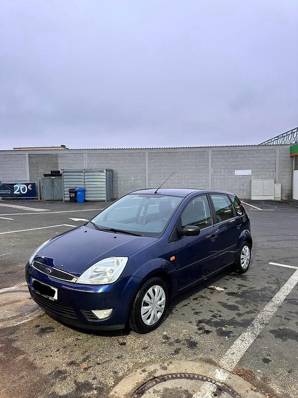 Blau Gebraucht 2005 Ford Fiesta Kleinwagen | 2.390 € (Fairer Preis) - Bild 1/4