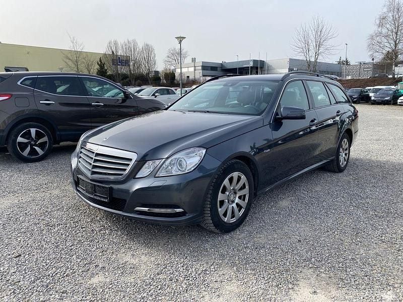 Gebraucht Mercedes E200 136 PS (100 kW) 2011 Grau Kombi