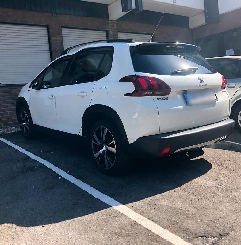 Weiß Gebraucht 2017 Peugeot 2008 SUV | 7.700 € (Superpreis) - Bild 1/4