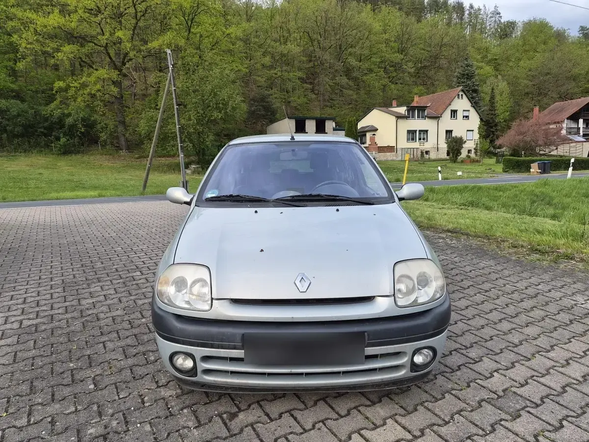 Gebraucht Renault Clio II 105 PS (77 kW) 2000 Silber Kleinwagen