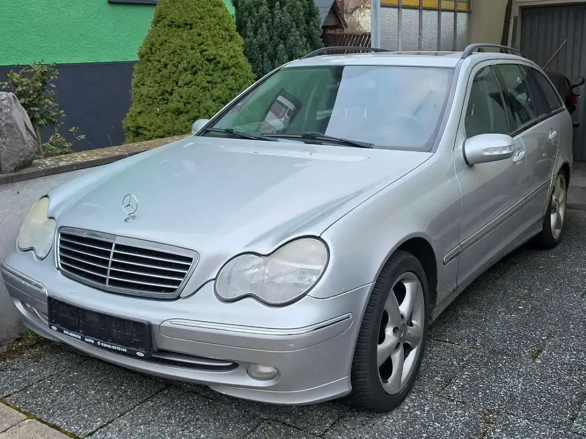 Gebraucht Mercedes C220 Avantgarde 143 PS (105 kW) 2003 Silber Kombi