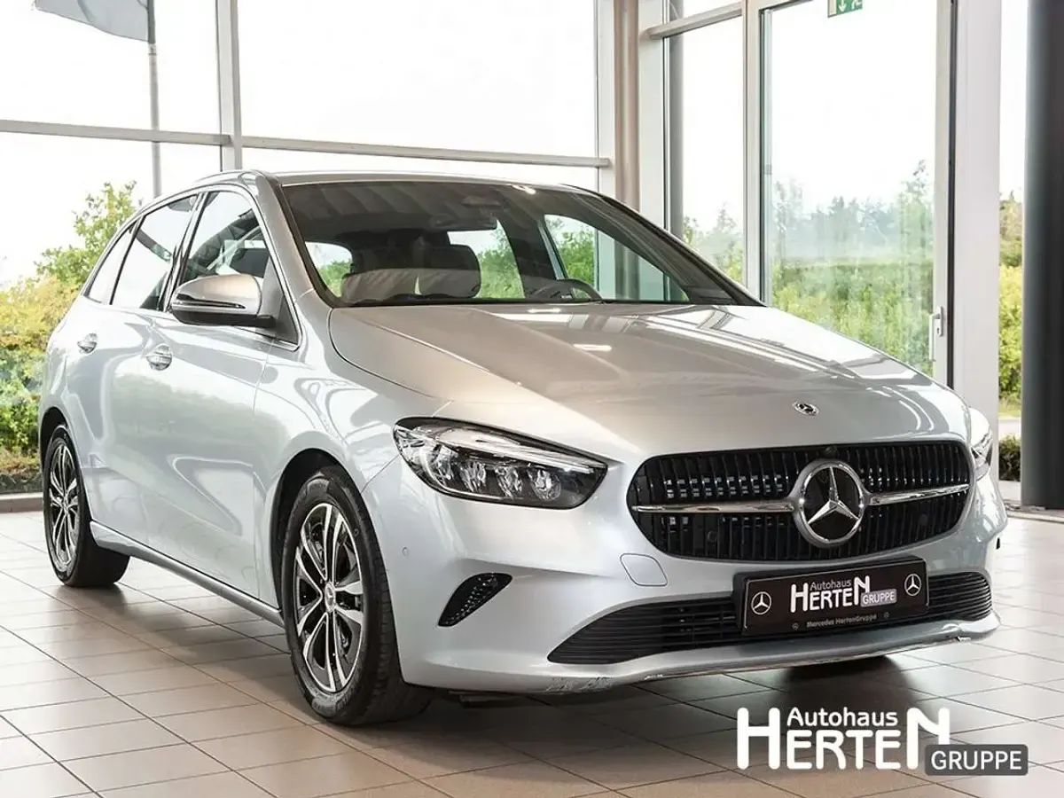 Gebraucht Mercedes B200 Progressive 163 PS (119 kW) 2024 Lack hightechsilber Kleinwagen