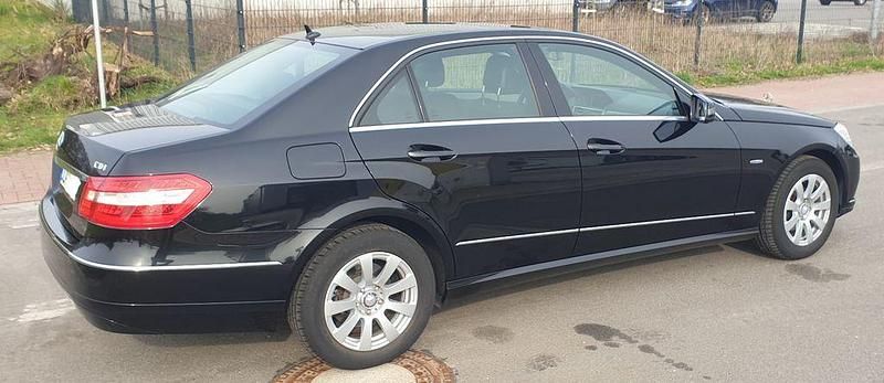 Gebraucht Mercedes E200 136 PS (100 kW) 2010 Schwarz Limousine