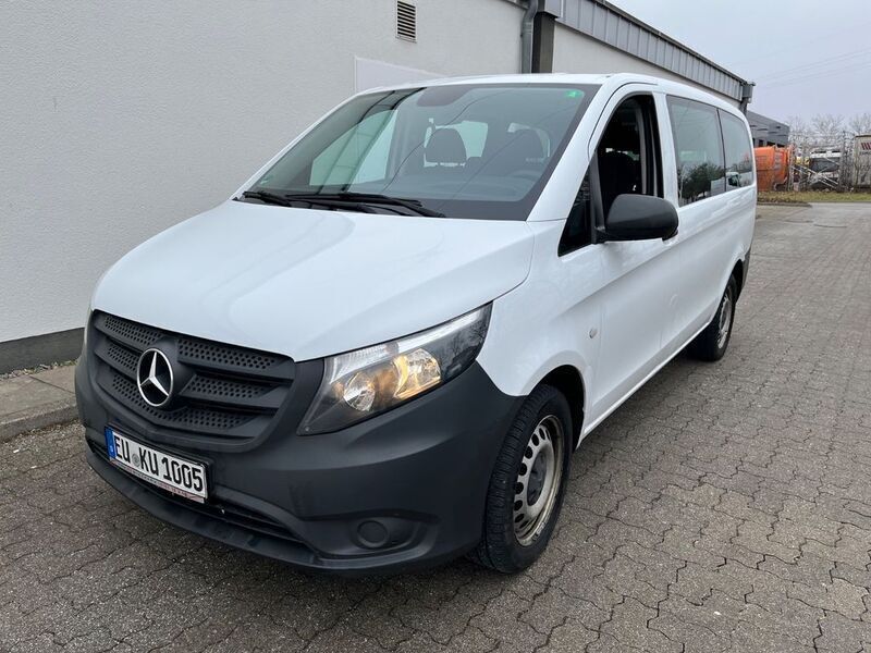 Weiß Gebraucht 2022 Mercedes Vito Van / Kleinbus | 27.850 € (Fairer Preis) - Bild 1/4