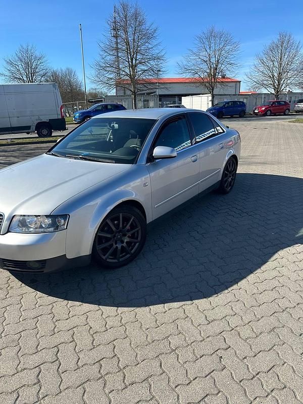 Second-hand Audi A6 106 CP (77 kW) 2003 Gri Hatchback