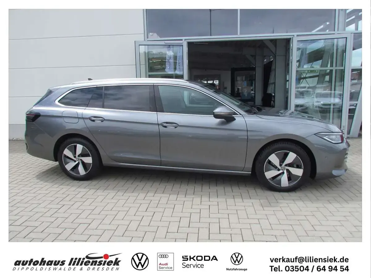 Gebraucht VW Passat Elegance 150 PS (110 kW) 2025 Grau Kombi