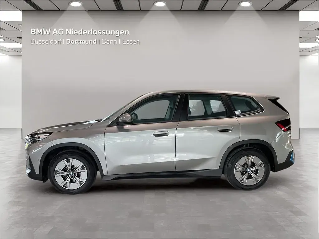 Gebraucht BMW iX1 Performance 200 kW (272 PS) 2023 Silber SUV
