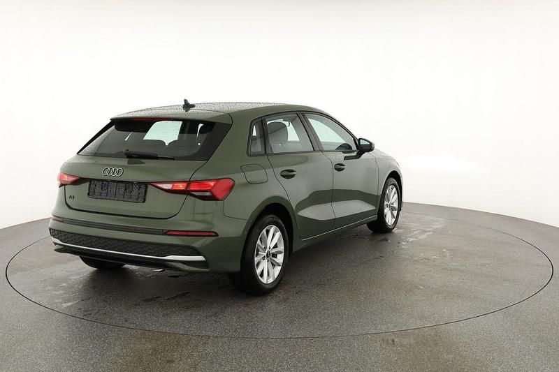 Neu Audi A3 Ambiente 2025 Distrikt grün metallic