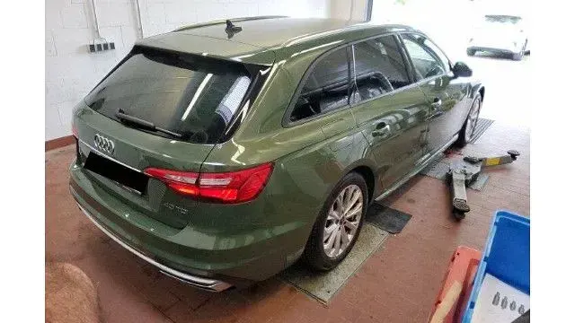 Gebraucht Audi A4 Advanced Plus 204 PS (150 kW) 2023 Distriktgrün metallic (metallic) Kombi