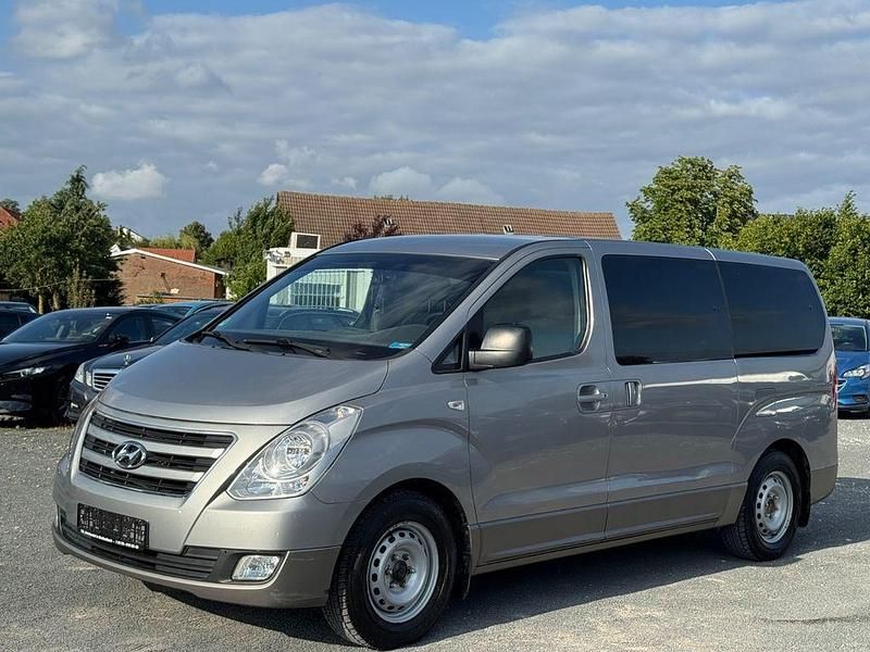 Gebraucht Hyundai H-1 170 PS (125 kW) 2017 Grau Van / Kleinbus