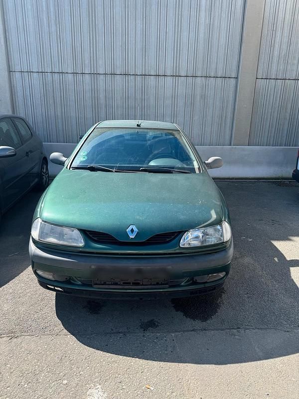 Grün Gebraucht 1996 Renault Laguna Limousine | 800 € - Bild 1/4