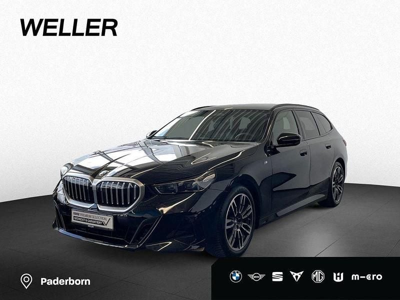 Black sapphire (schwarz) Gebraucht 2024 BMW 520 M Sport Kombi | 50.990 € (Superpreis) - Bild 1/4