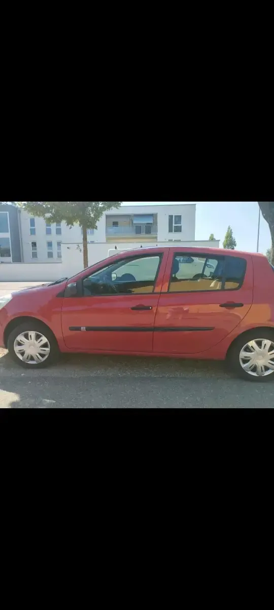 Gebraucht Renault Clio II 90 PS (66 kW) 2010 Rot Limousine