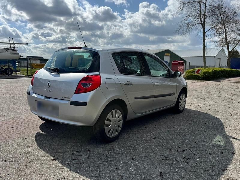 Gebraucht Renault Clio II 2006 Silber Kleinwagen