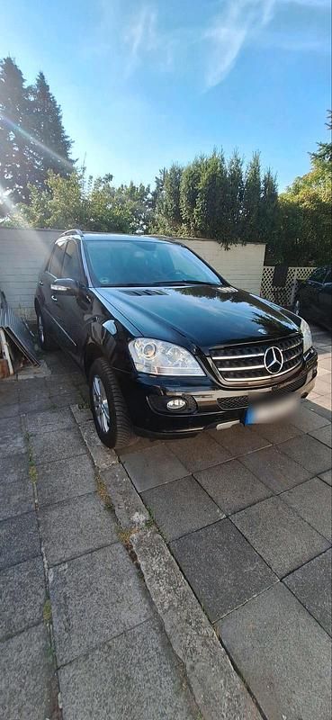 Schwarz Gebraucht 2007 Mercedes ML350 SUV | 8.500 € (Guter Preis) - Bild 1/4