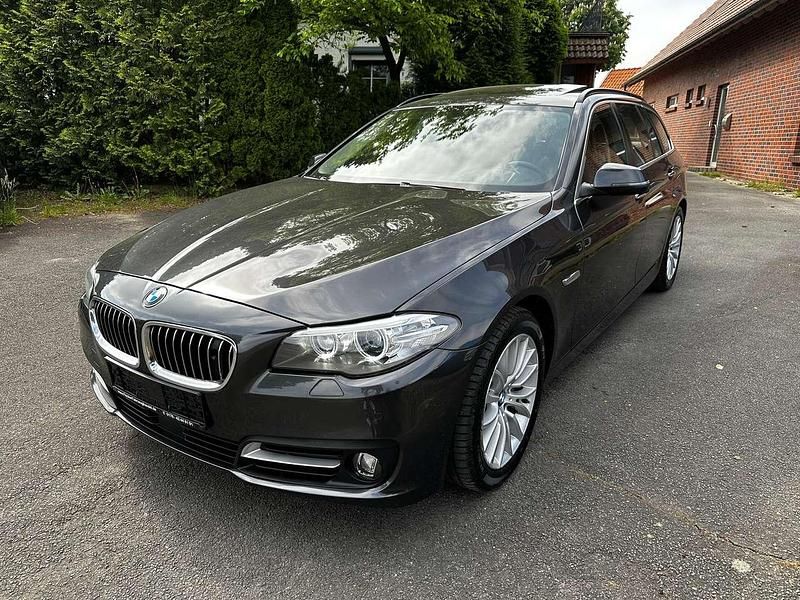 Grau Gebraucht 2015 BMW 530 Luxury Line Kombi | 20.980 € (Teuer) - Bild 1/4