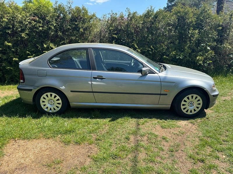 Silber Gebraucht 2003 BMW 318 Compact Kleinwagen | 2.300 € (Fairer Preis) - Bild 1/4