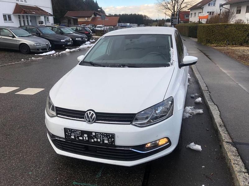 Gebraucht VW Polo Comfortline 75 PS (55 kW) 2015 Weiß Limousine