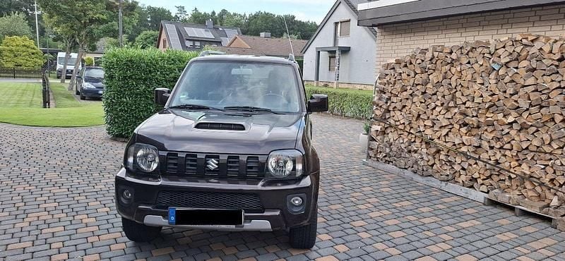 Braun Gebraucht 2016 Suzuki Jimny SUV | 17.200 € (Etwas zu teuer) - Bild 1/4